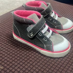 Like new see Kai run shoes